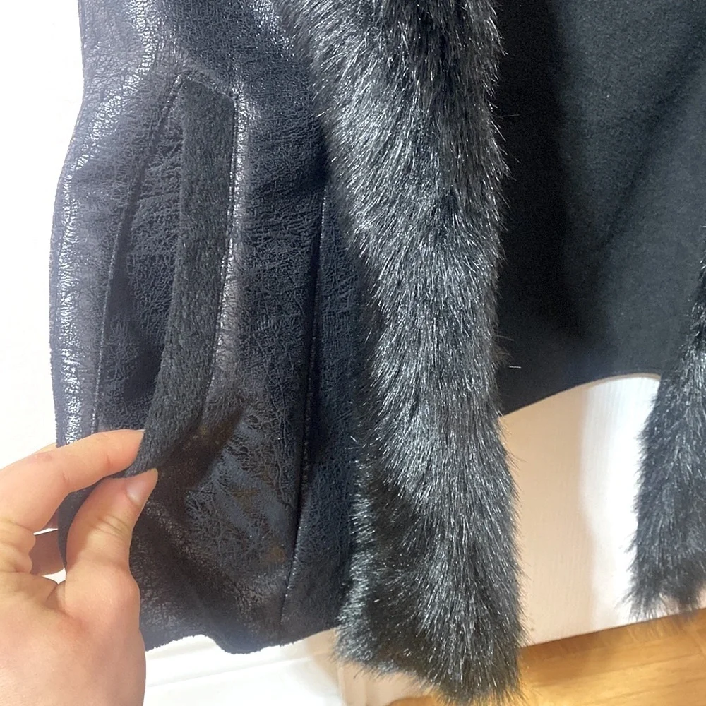 White House Black Market Faux Fur Vest Size Small - Picture 5 of 9